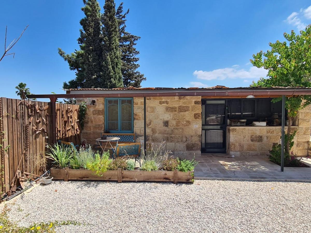 צימר חצר שמואלי - יחידת אירוח זוגית במושב אילניה ภายนอก รูปภาพ