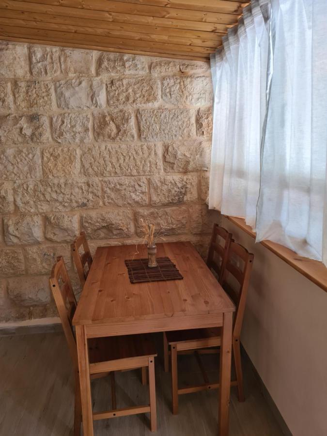 צימר חצר שמואלי - יחידת אירוח זוגית במושב אילניה ภายนอก รูปภาพ